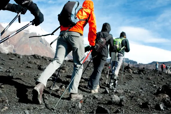 Planejando uma Aventura com Estilo: Como Escolher as Melhores Roupas Para seu Camping em Família